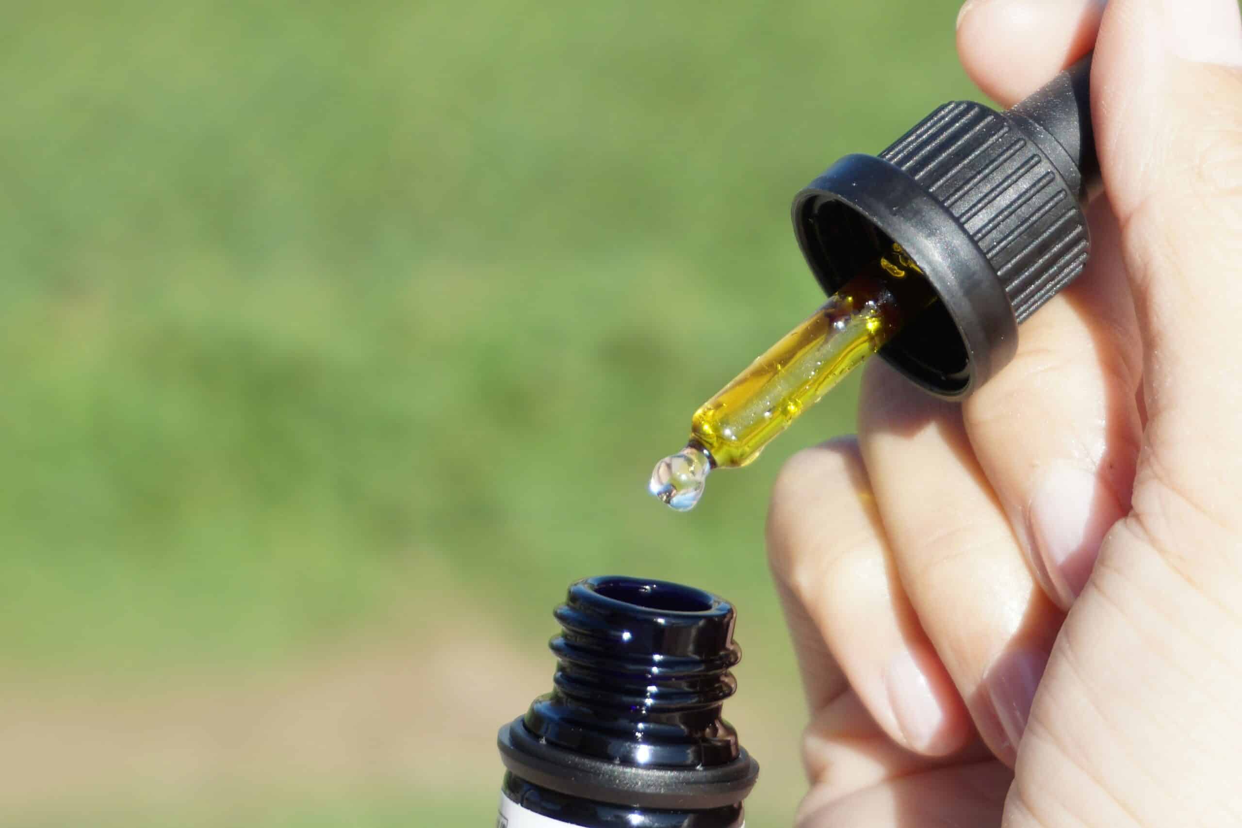 How Long Does THC Oil Take to Kick In? | THC Oil Guide